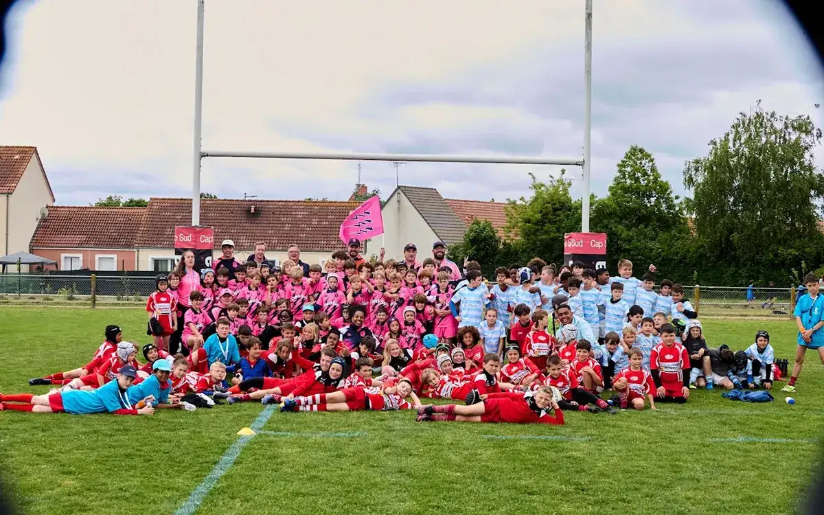 Tous les clubs réunis sur le terrain